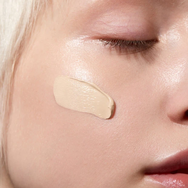 Madara Skinonym Fond De Teint Semi-Mat Aux Peptides 10 Porcelain, 30ml 5 Madara Skinonym Fond De Teint Semi-Mat Aux Peptides 10 Porcelain, 30ml – Image 5