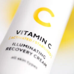 Madara Vitamin C Crème Régénérante Illuminatrice À La Vitamine C, 50ml 10 Madara Vitamin C Crème Régénérante Illuminatrice À La Vitamine C, 50ml -Para Magasin vitamin c creme regenerante illuminatrice a la vitamine c 50ml 3